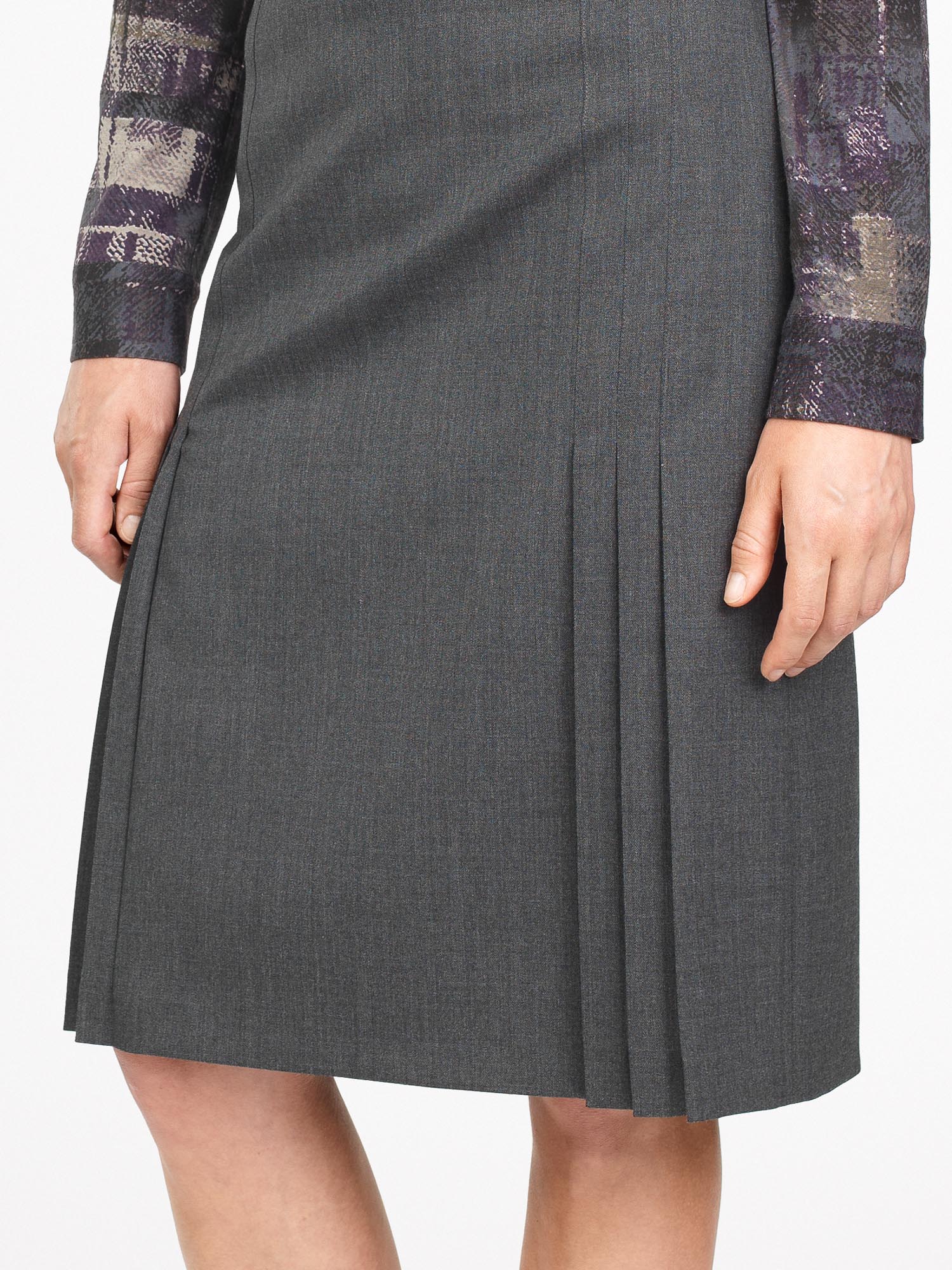 Skirt with folds