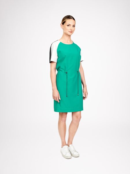 Dress with retractable waist