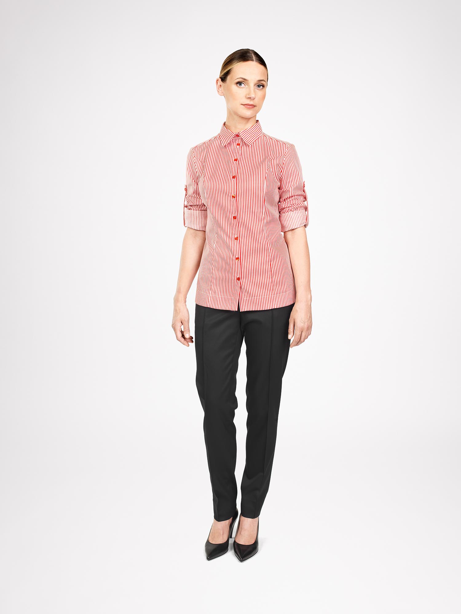 Blouse with folding sleeves